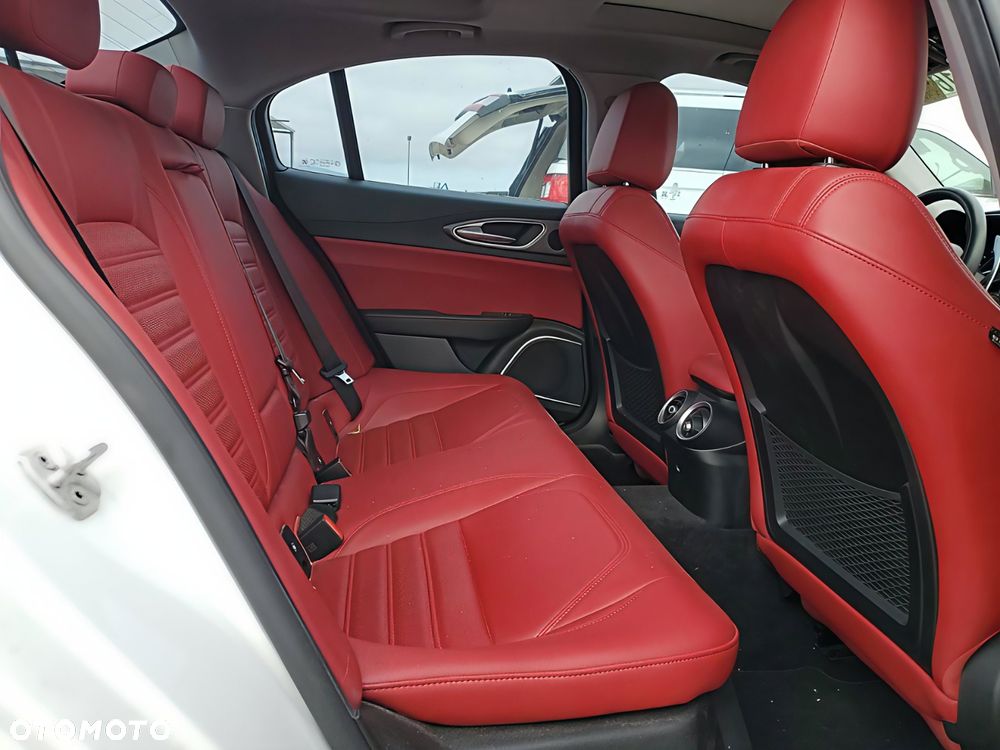 Alfa Romeo Giulia - 9