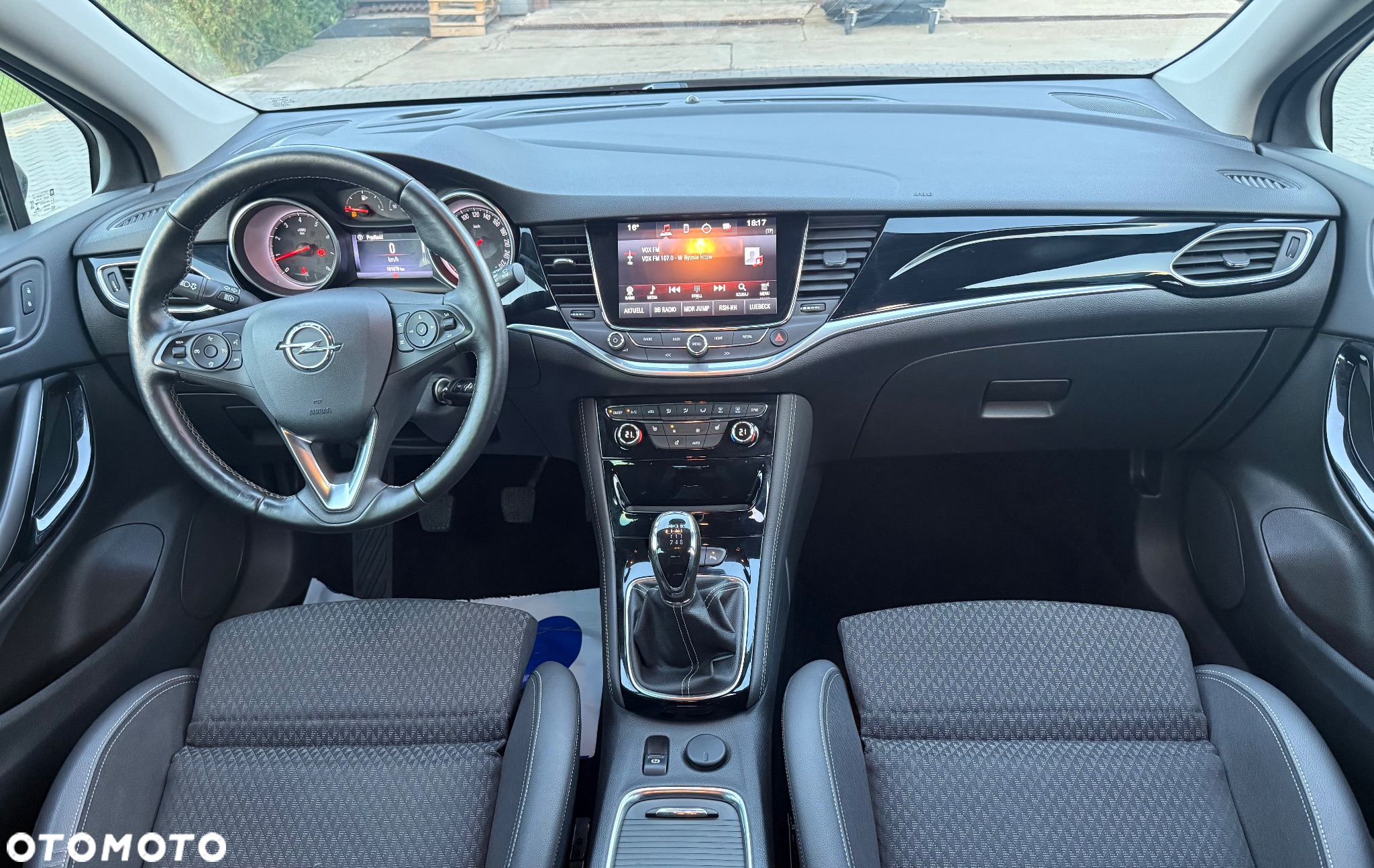 Opel Astra 1.4 Turbo Start/Stop Sports Tourer Innovation - 24