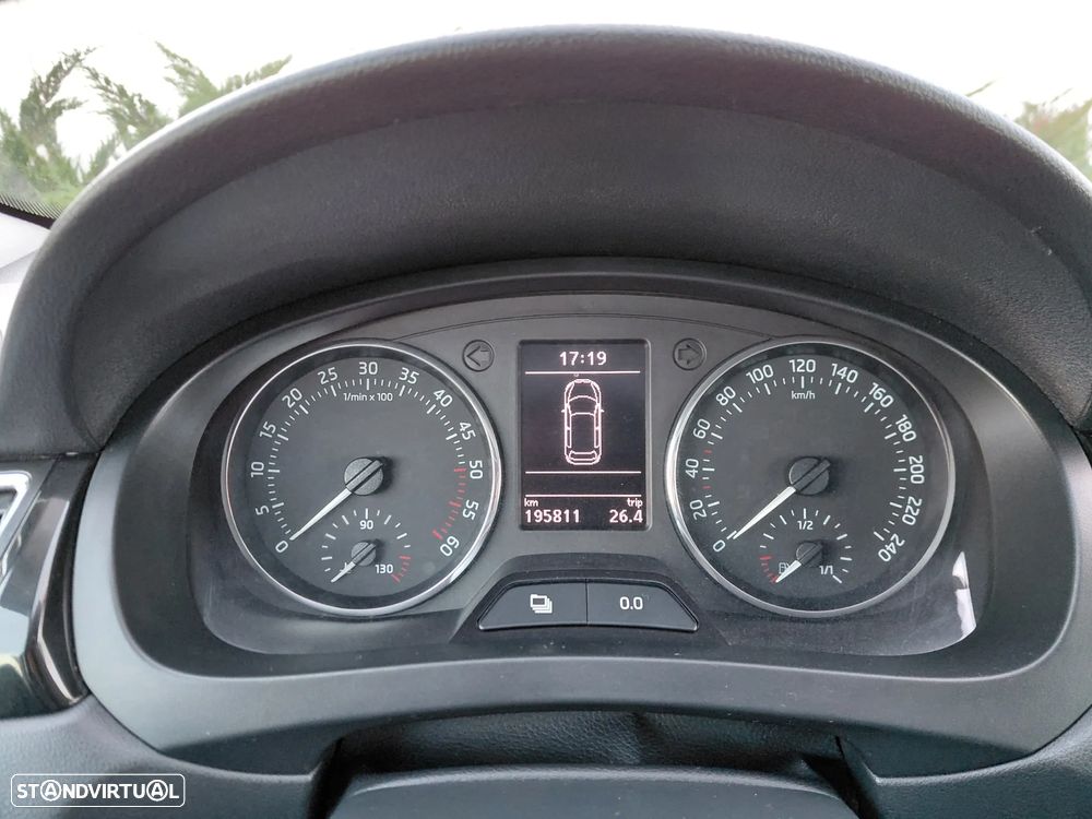 Skoda Rapid Spaceback 1.6 TDi Elegance - 17