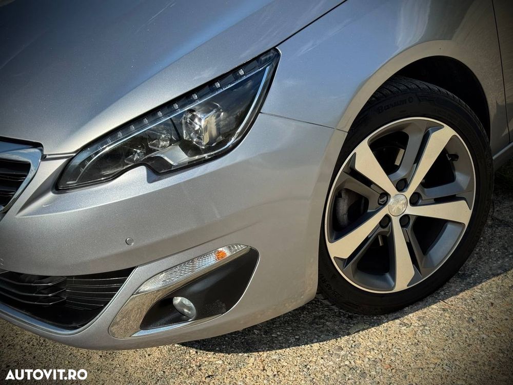 Peugeot 308 - 8