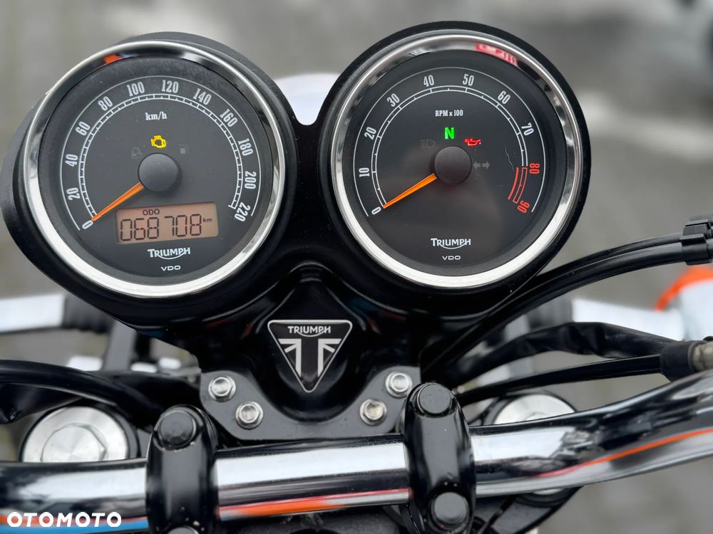 Triumph Bonneville - 33