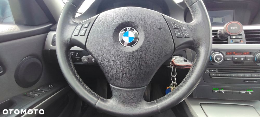 BMW Seria 3 318d - 32