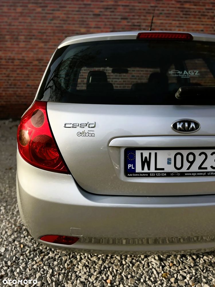 Kia Ceed - 32