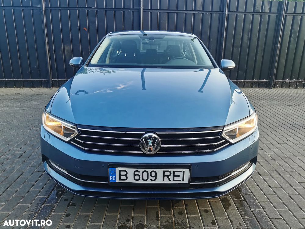 Volkswagen Passat - 1
