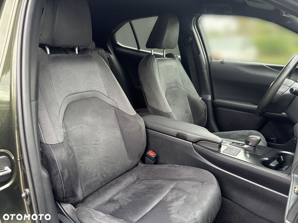 Lexus UX 300h Business - 19