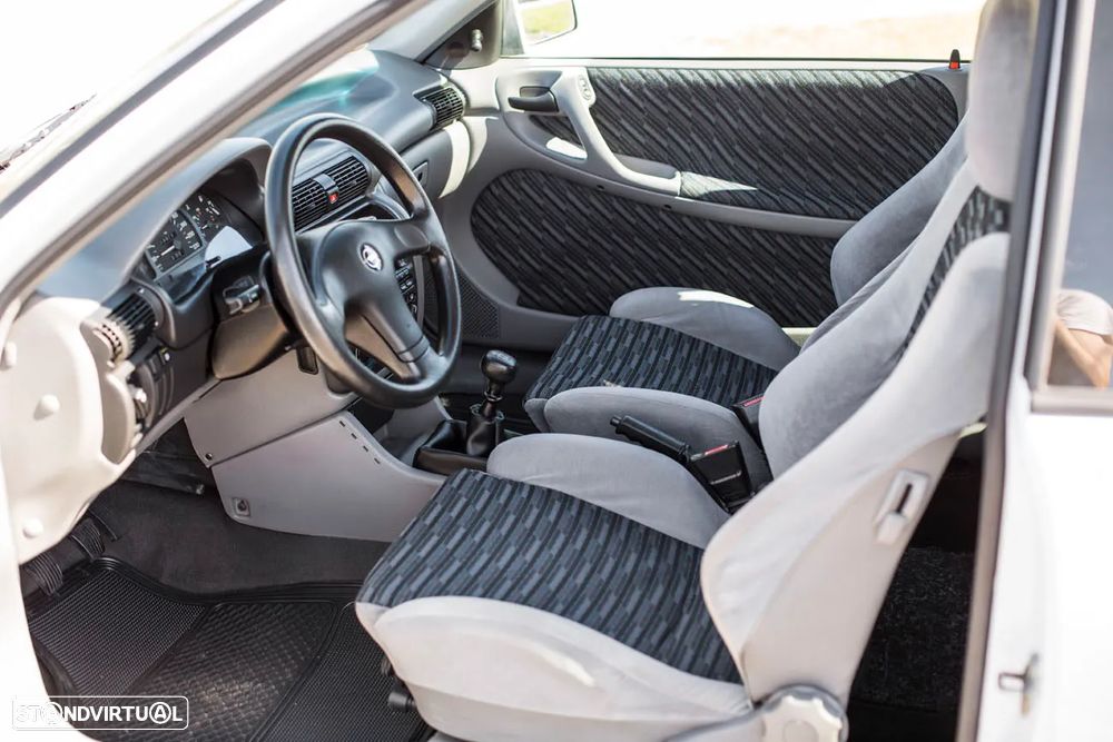 Opel Astra 1.6i GT - 19