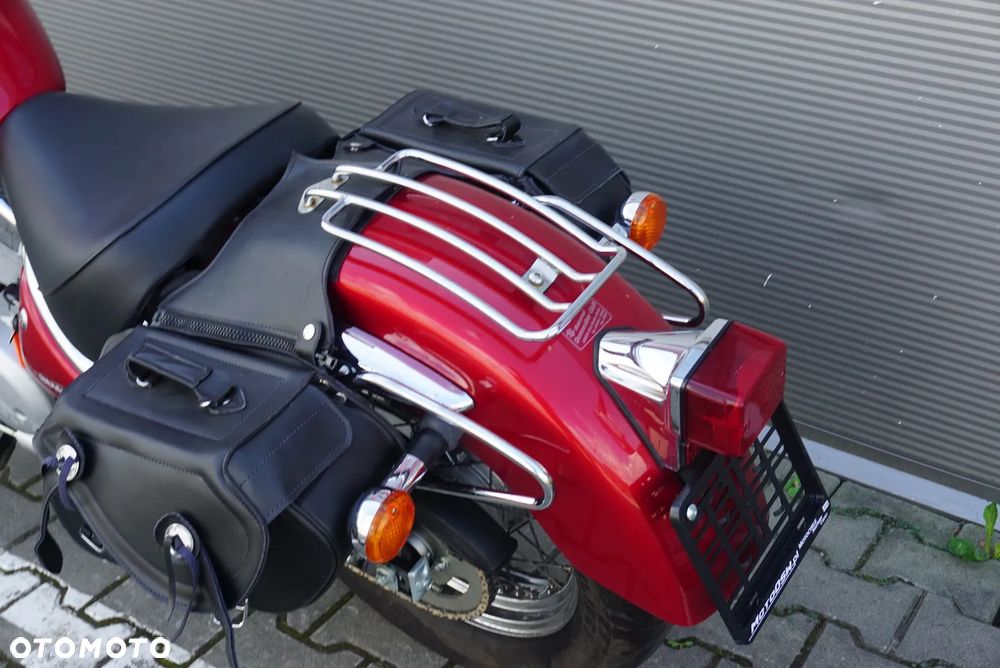 Suzuki Intruder - 13