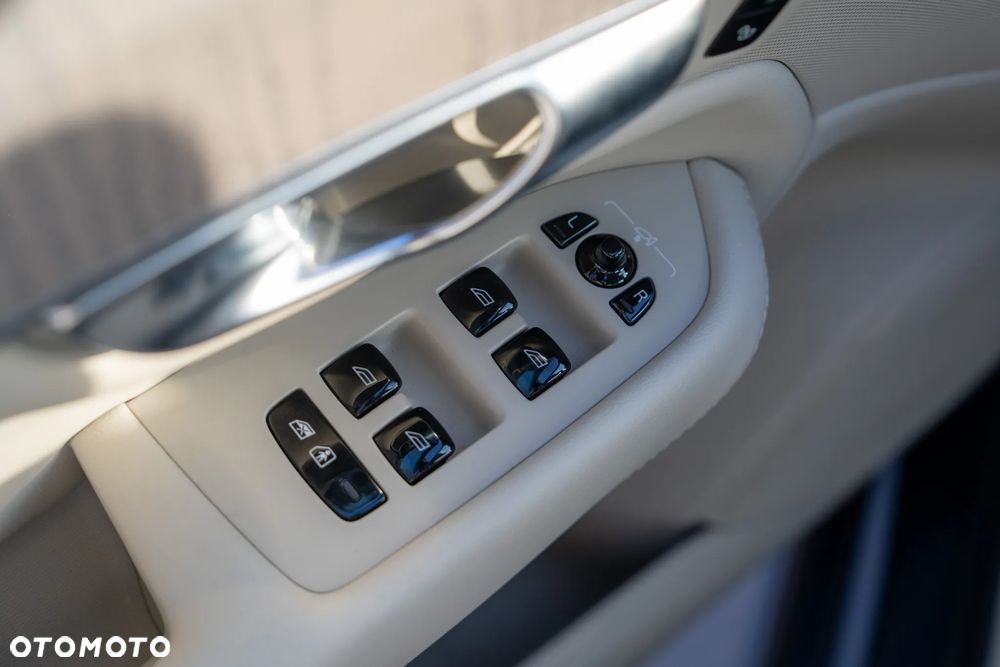 Volvo XC 90 - 19