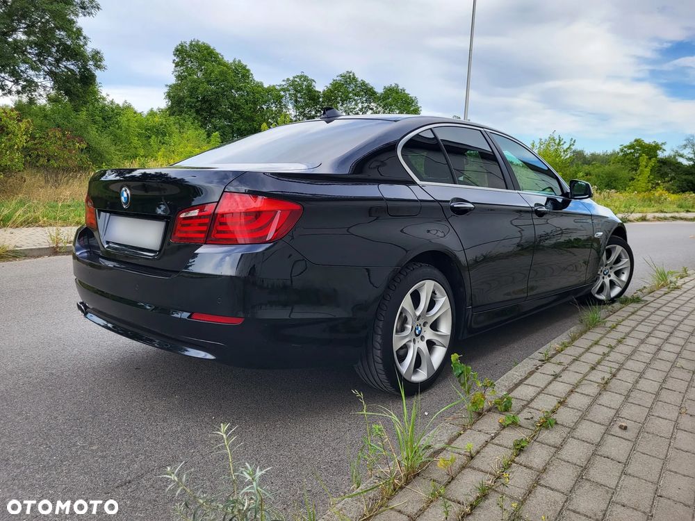 BMW Seria 5 525d xDrive - 4