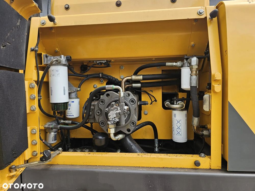 Volvo EC220DL - 17