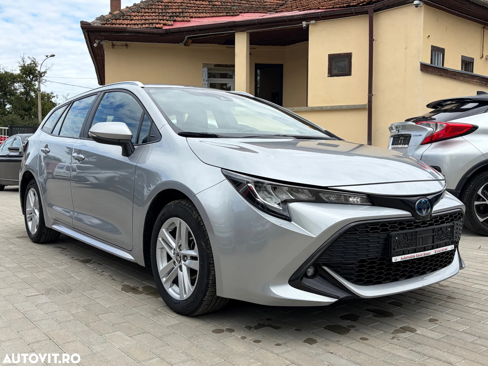 Toyota Corolla 1.8 Hybrid Business Edition - 2