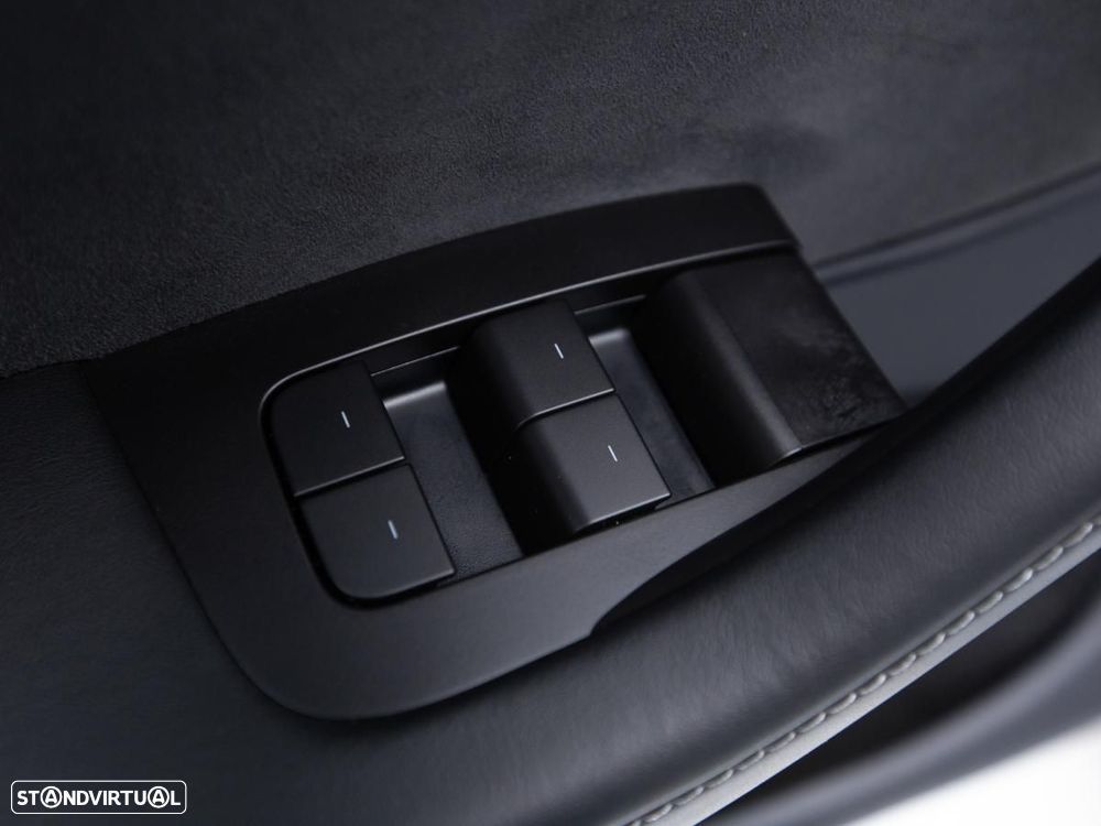 Tesla Model Y Long Range Dual Motor AWD - 16