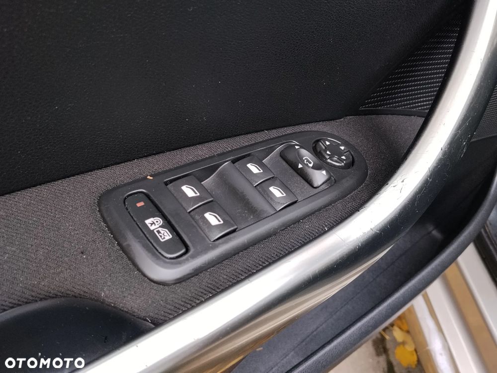 Peugeot 308 2013 photo 4