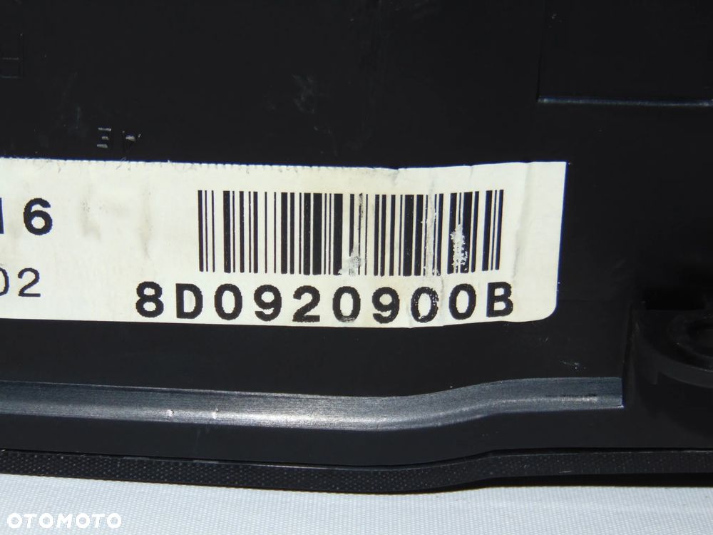 Licznik zegary 8D0920900B FIS Audi A4 B5 1.8 benzyna 97-01r - 2