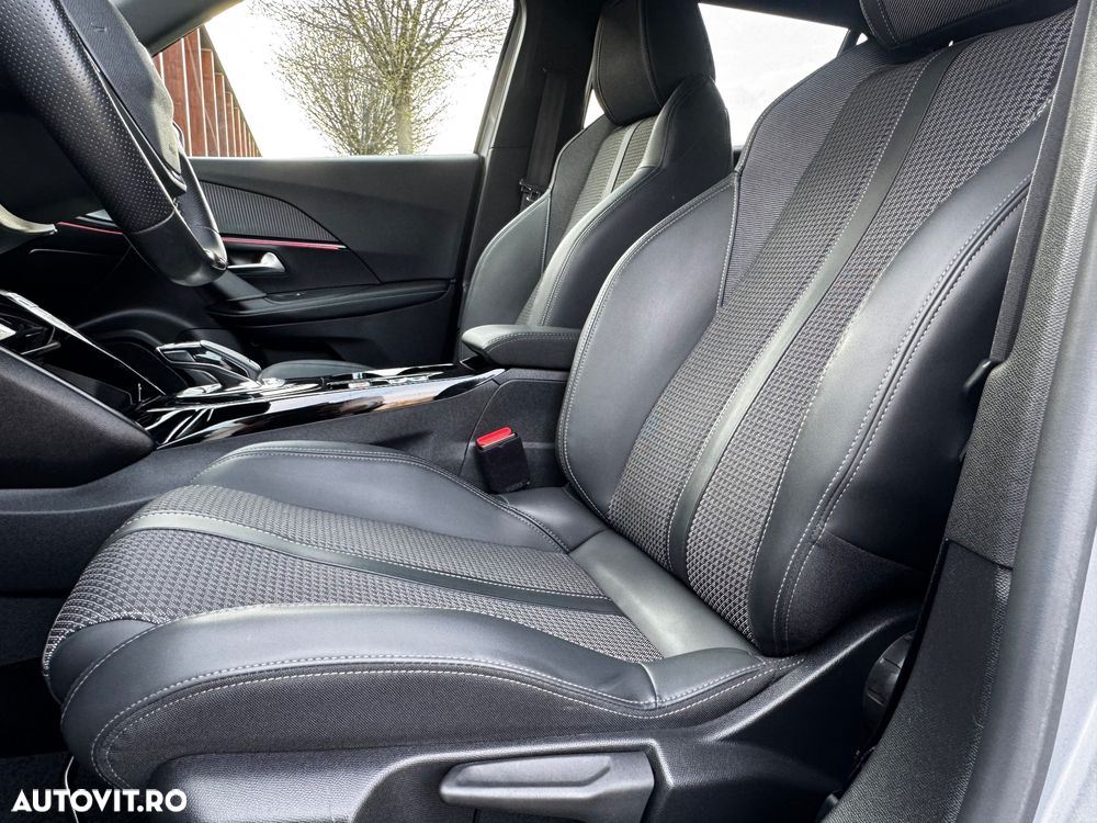 Peugeot 2008 PureTech 130 EAT8 GT - 17