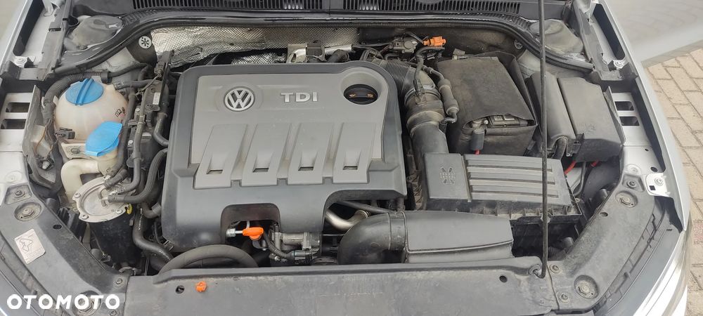 Volkswagen Jetta 2.0 TDI DPF Comfortline - 11