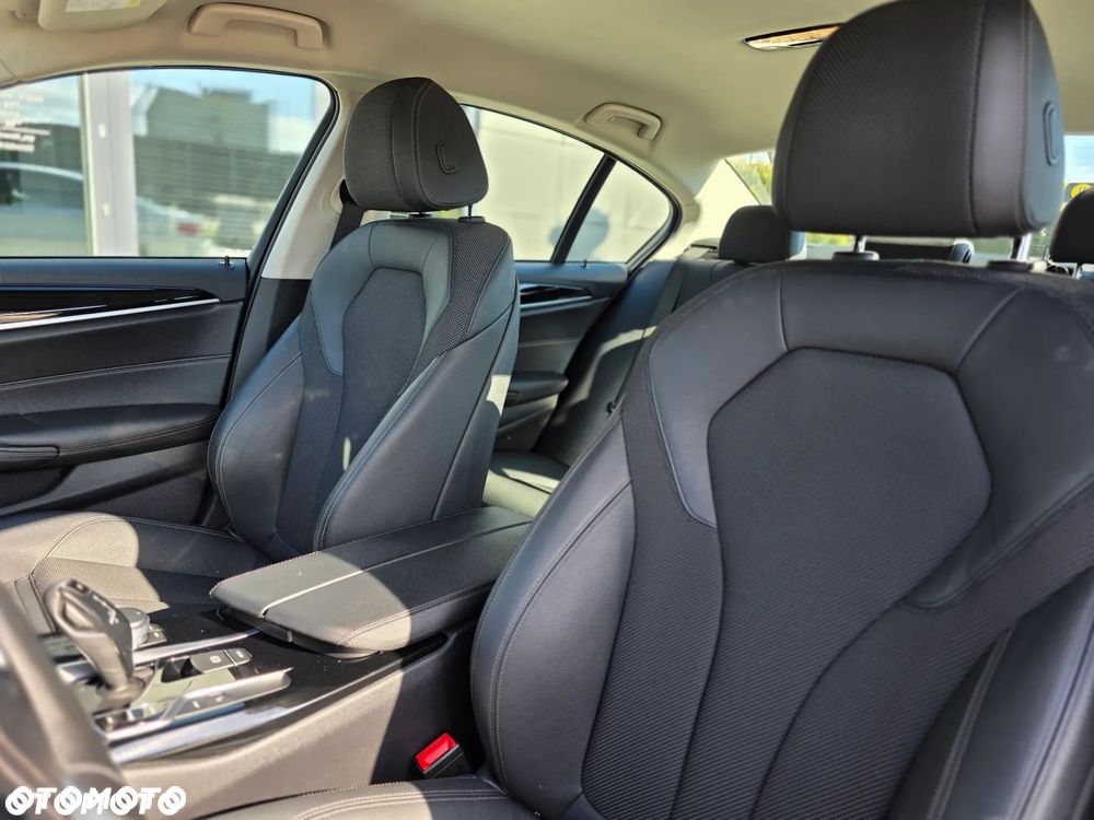 BMW Seria 5 530e iPerformance xDrive Sport Line sport - 28