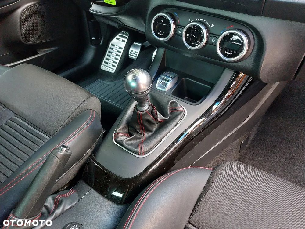 Alfa Romeo Giulietta 1.4 TB Distinctive - 15