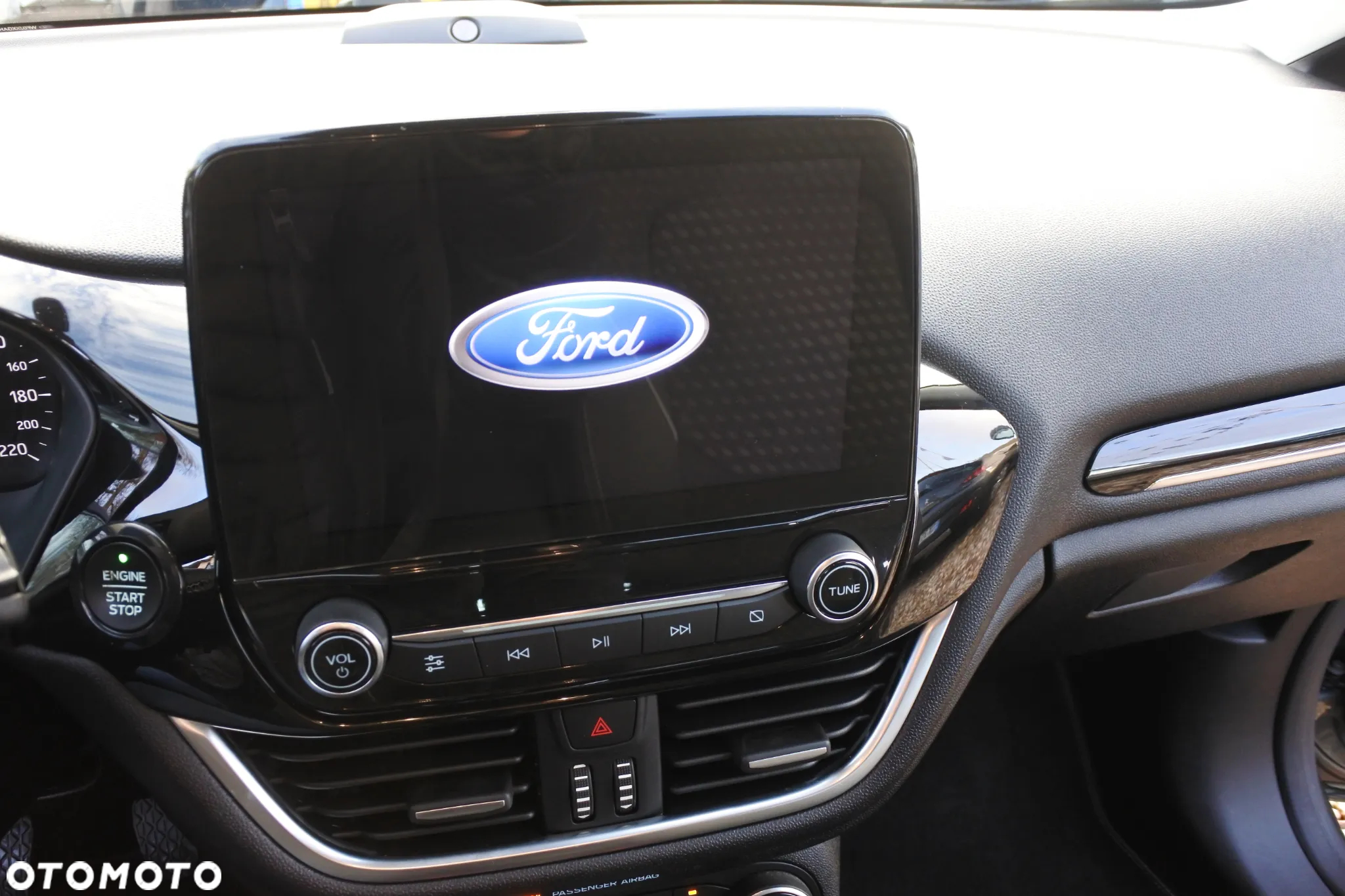 Ford Fiesta 1.0 EcoBoost S&S TITANIUM - 25