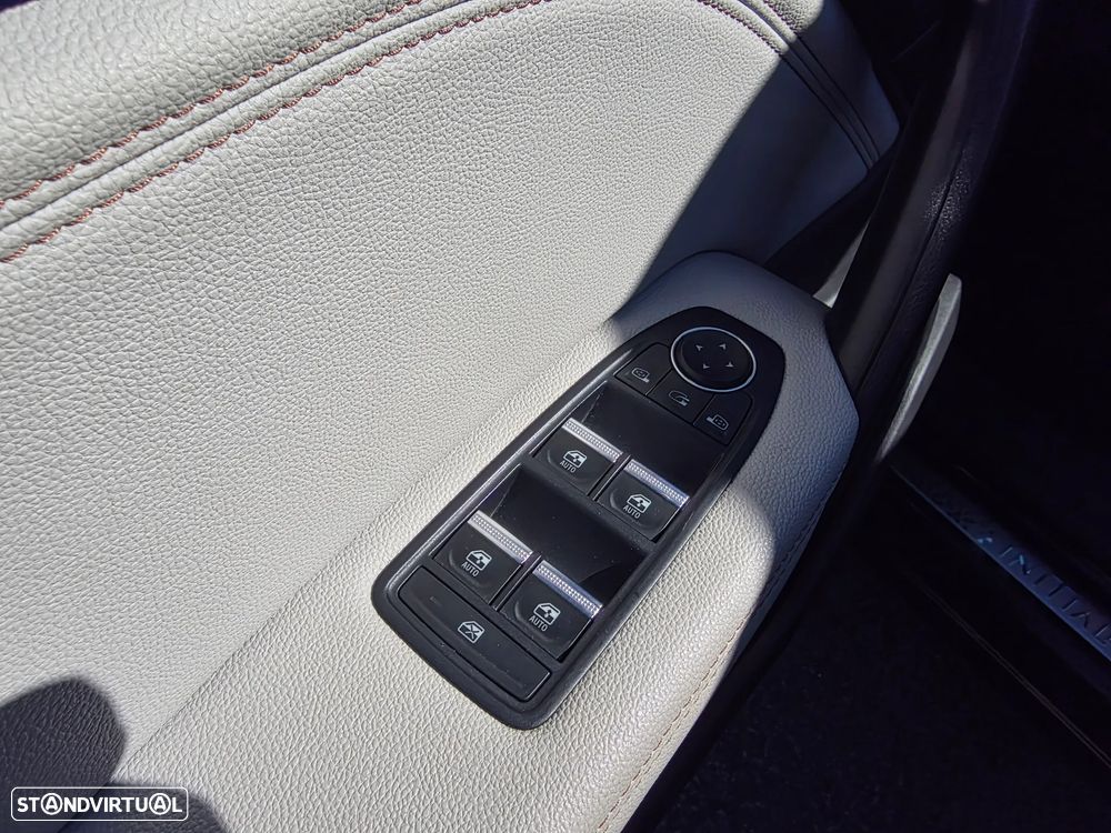 Renault Captur 1.5 dCi Initiale Paris EDC - 23