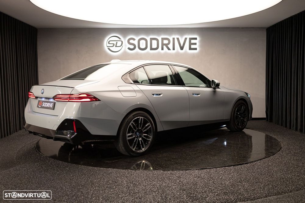 BMW 530 e Pack Desportivo M Pro - 5