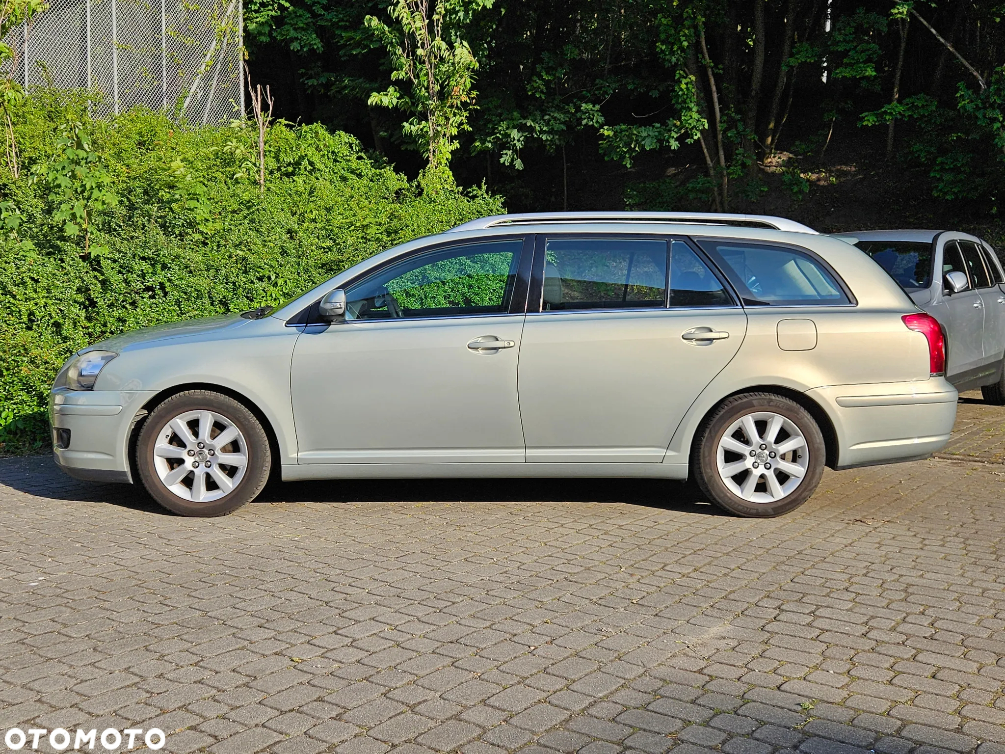 Toyota Avensis 1.8 VVT-i Combi Sol - 2
