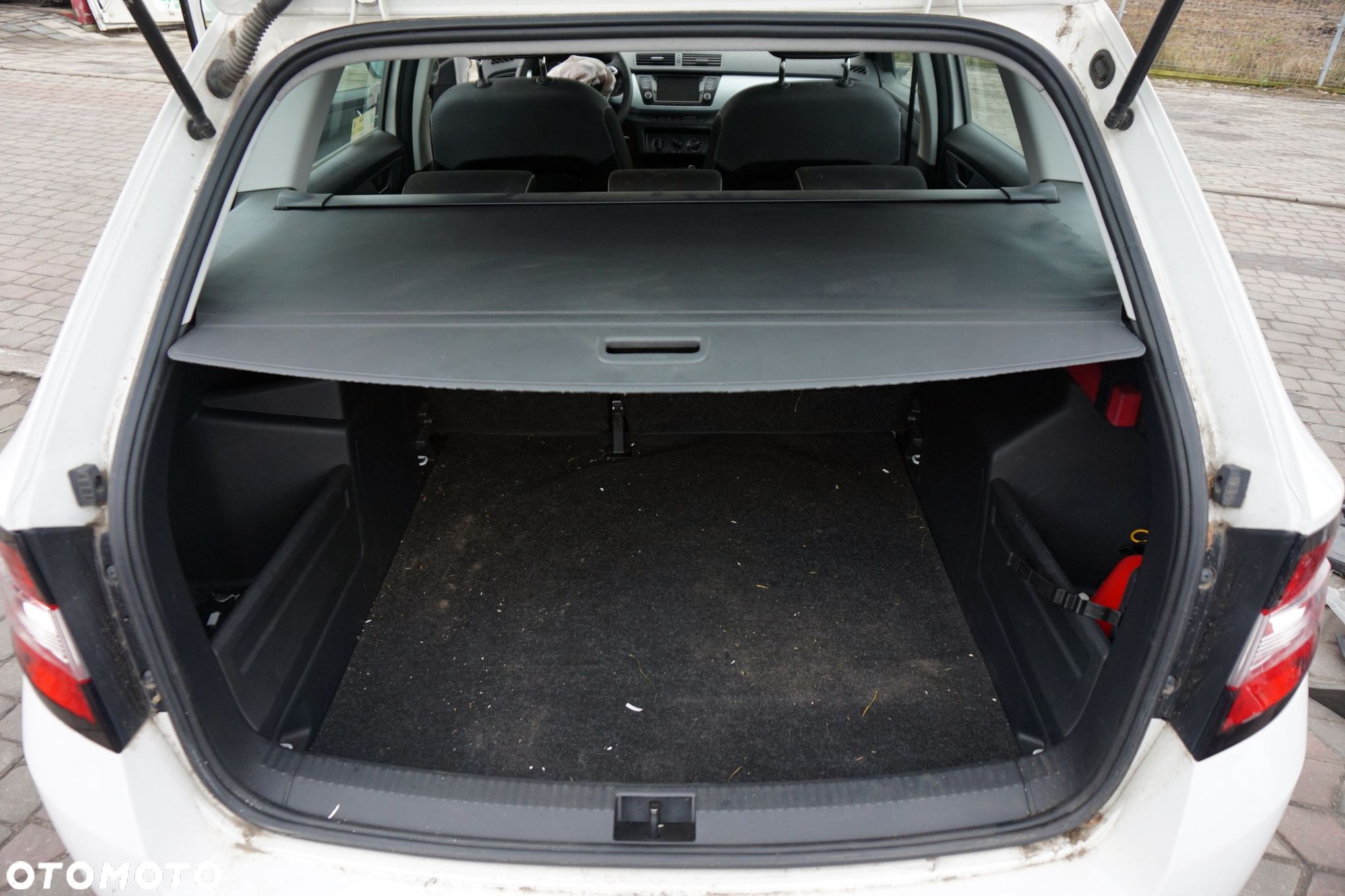 ROLETA BAGAŻNIKA FABIA III NJ5 LIFT KOMBI  SKODA 2018-2021 - 1