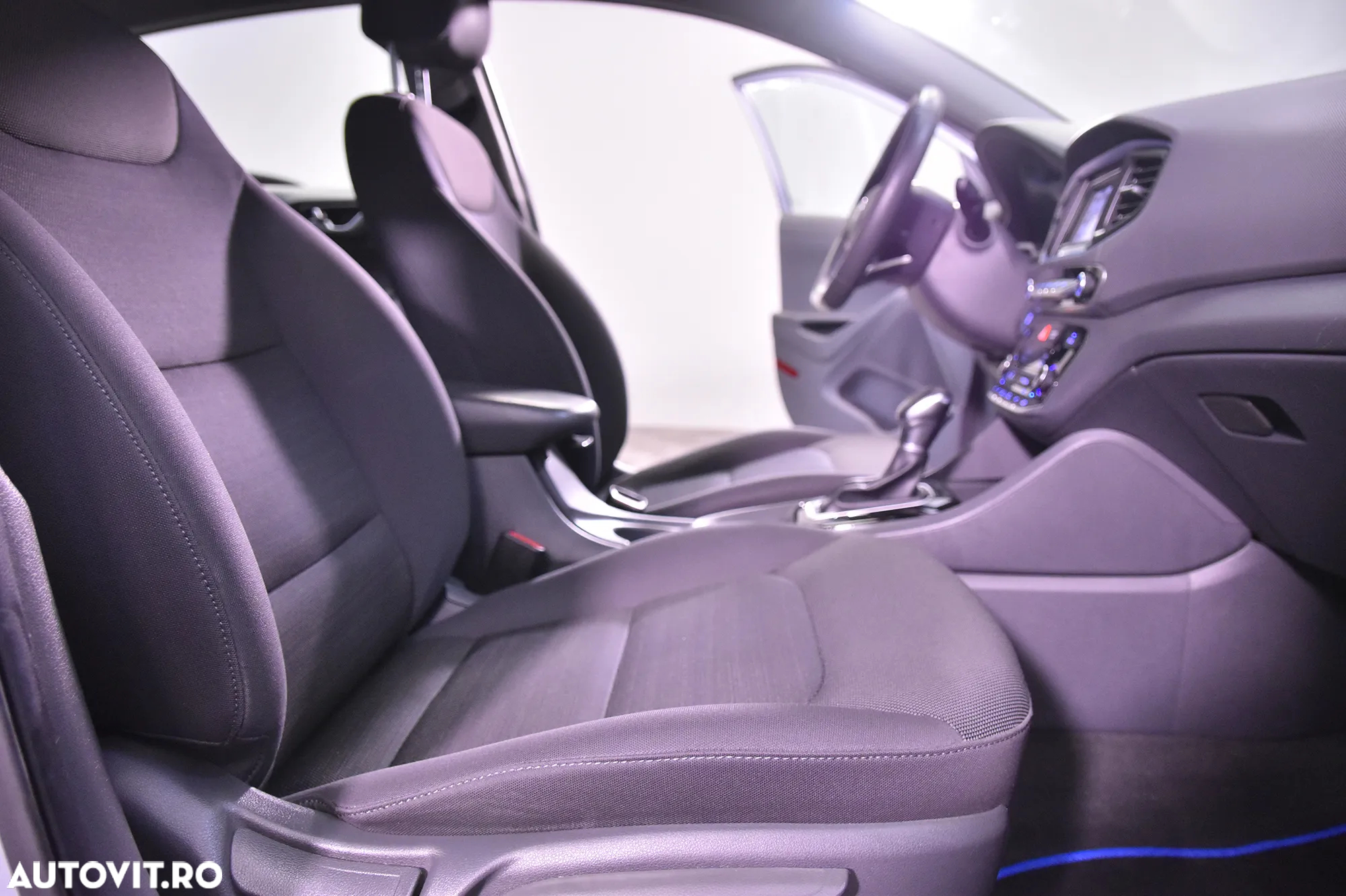 Hyundai IONIQ - 11