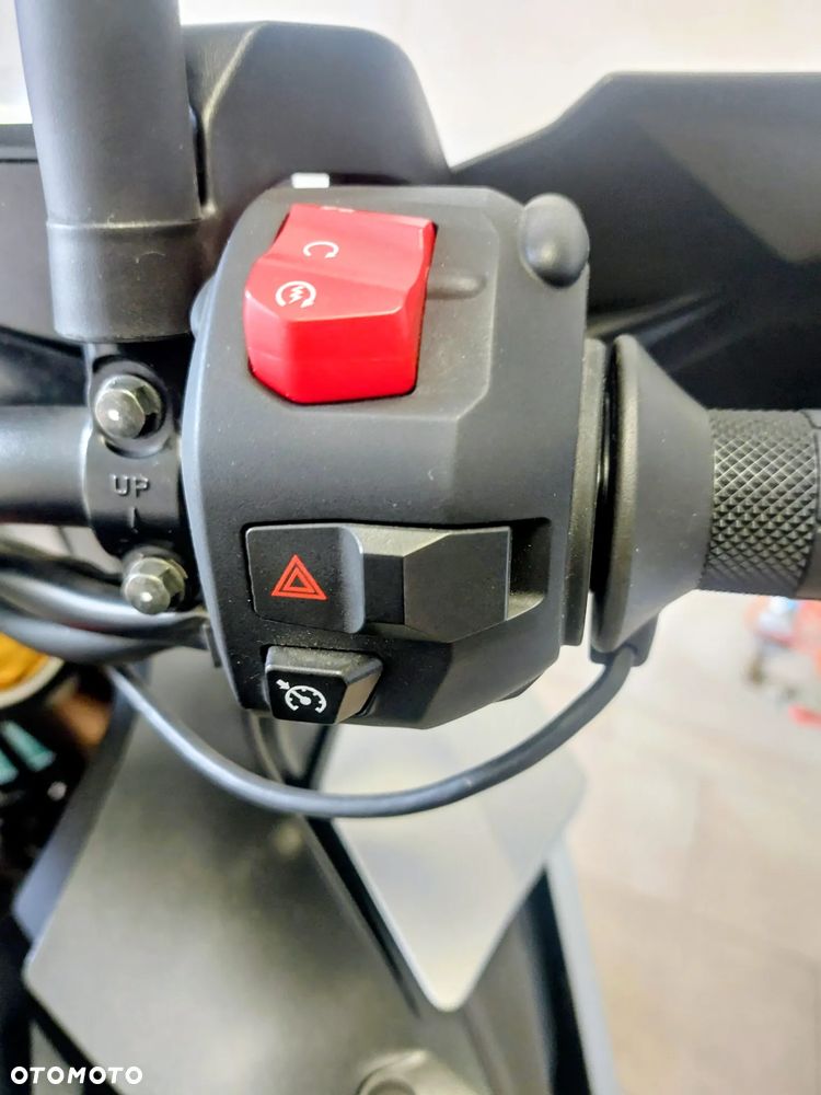 Suzuki GSX 1000 - 16