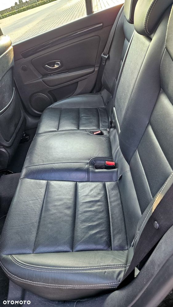 Renault Laguna dCi 110 FAP EDC Paris - 11