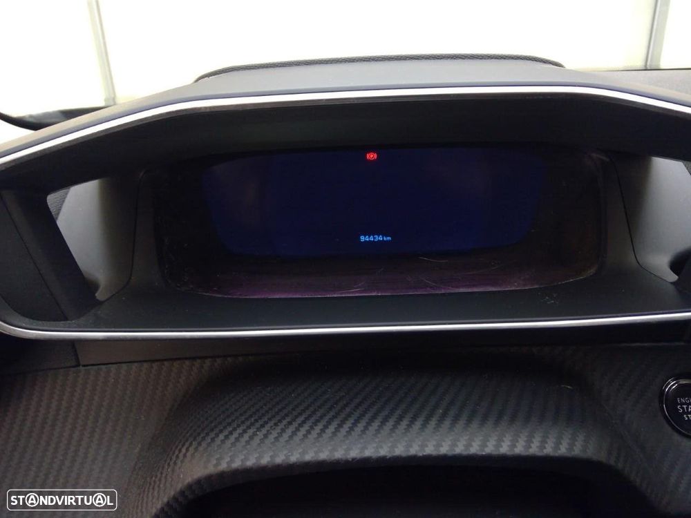 Peugeot e-2008 Allure - 6