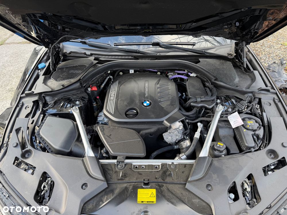 BMW Seria 5 520d xDrive Touring - 16