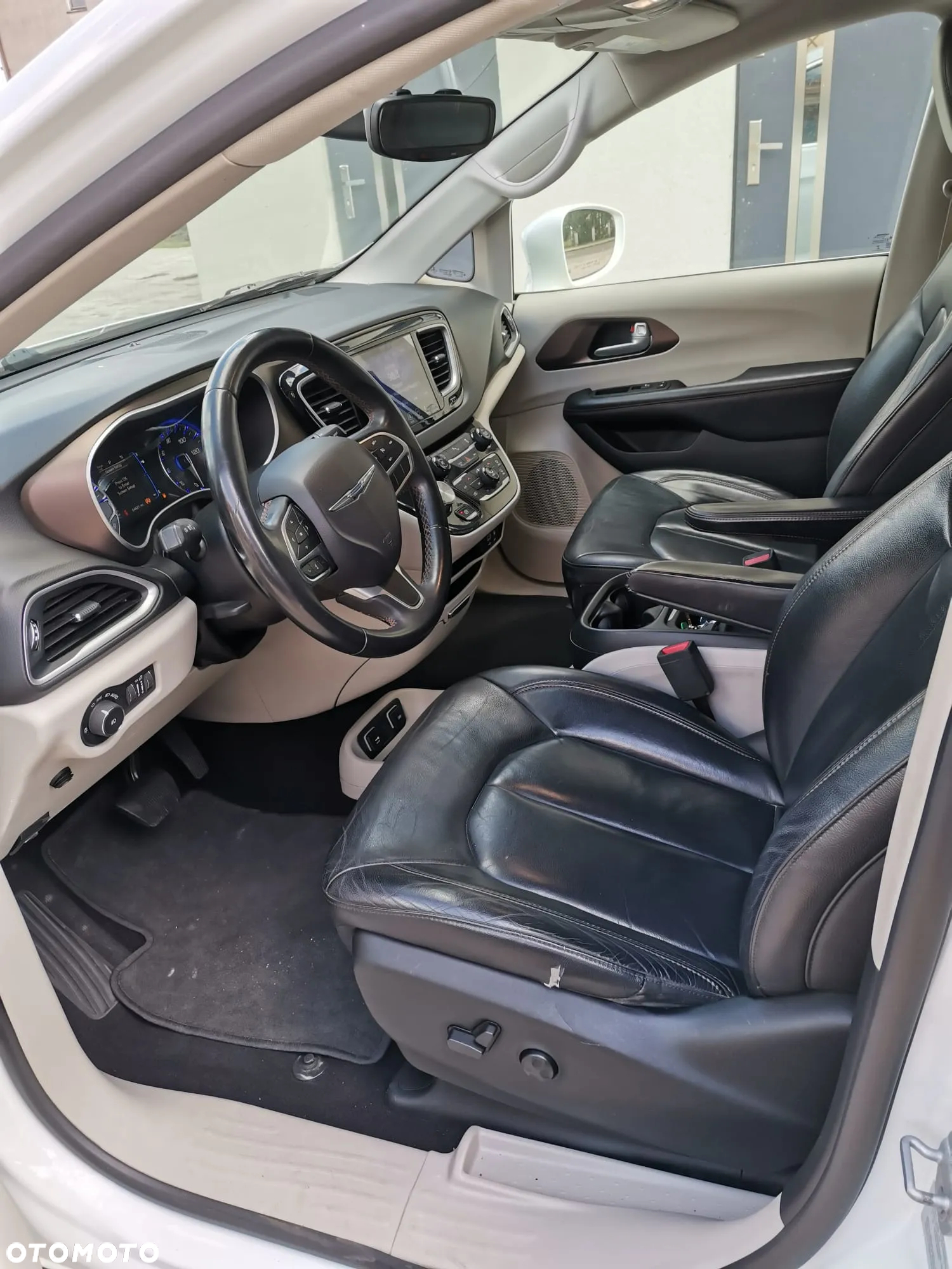 Chrysler Pacifica - 9