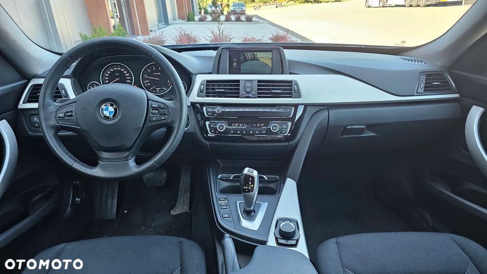 BMW 3GT 320i GPF Business Edition - 8