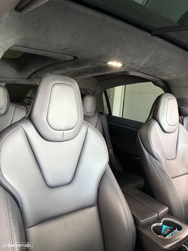Tesla Model X - 15
