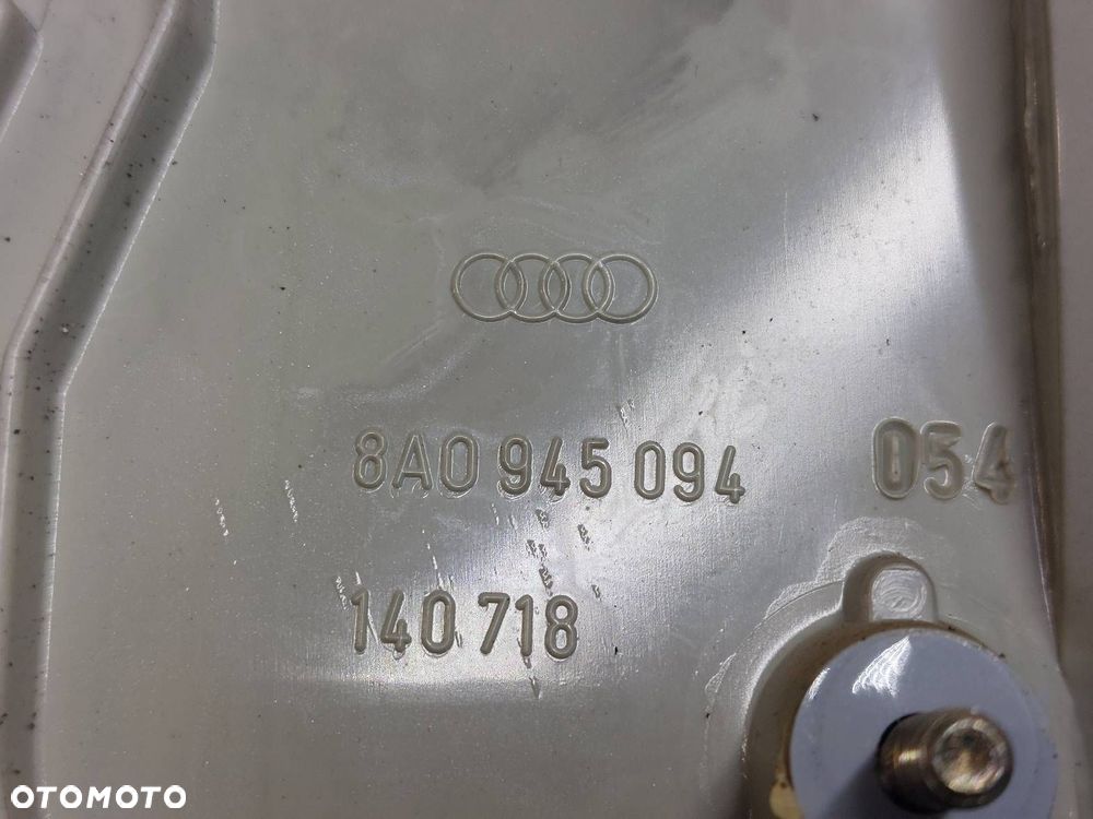 LAMPA PRAWY TYŁ W KLAPĘ AUDI 80 B4 SEDAN 8A0945094 - 5