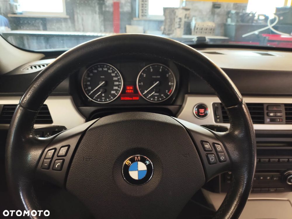 BMW Seria 3 318i - 16