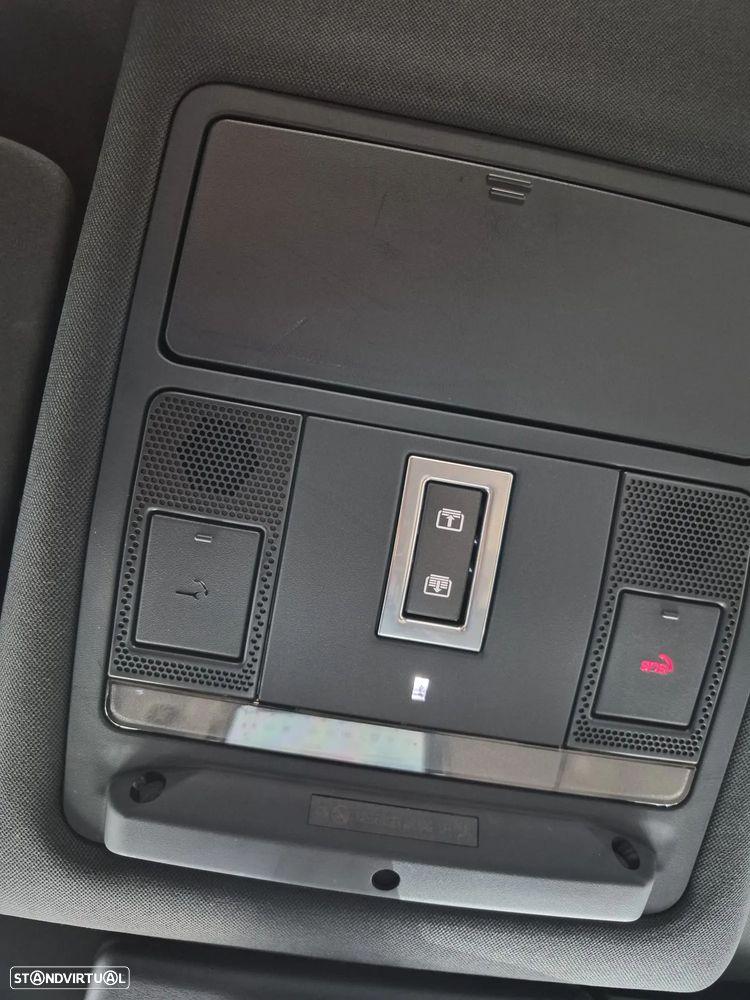 Land Rover Discovery Sport P300e R-Dynamic S - 33