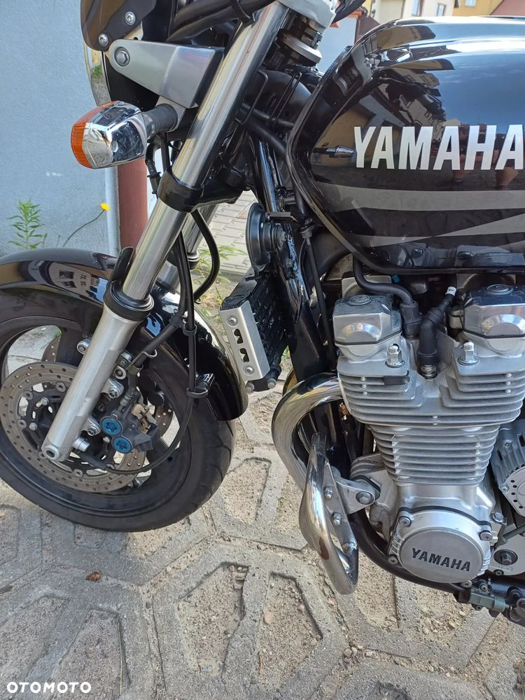 Yamaha XJR - 11