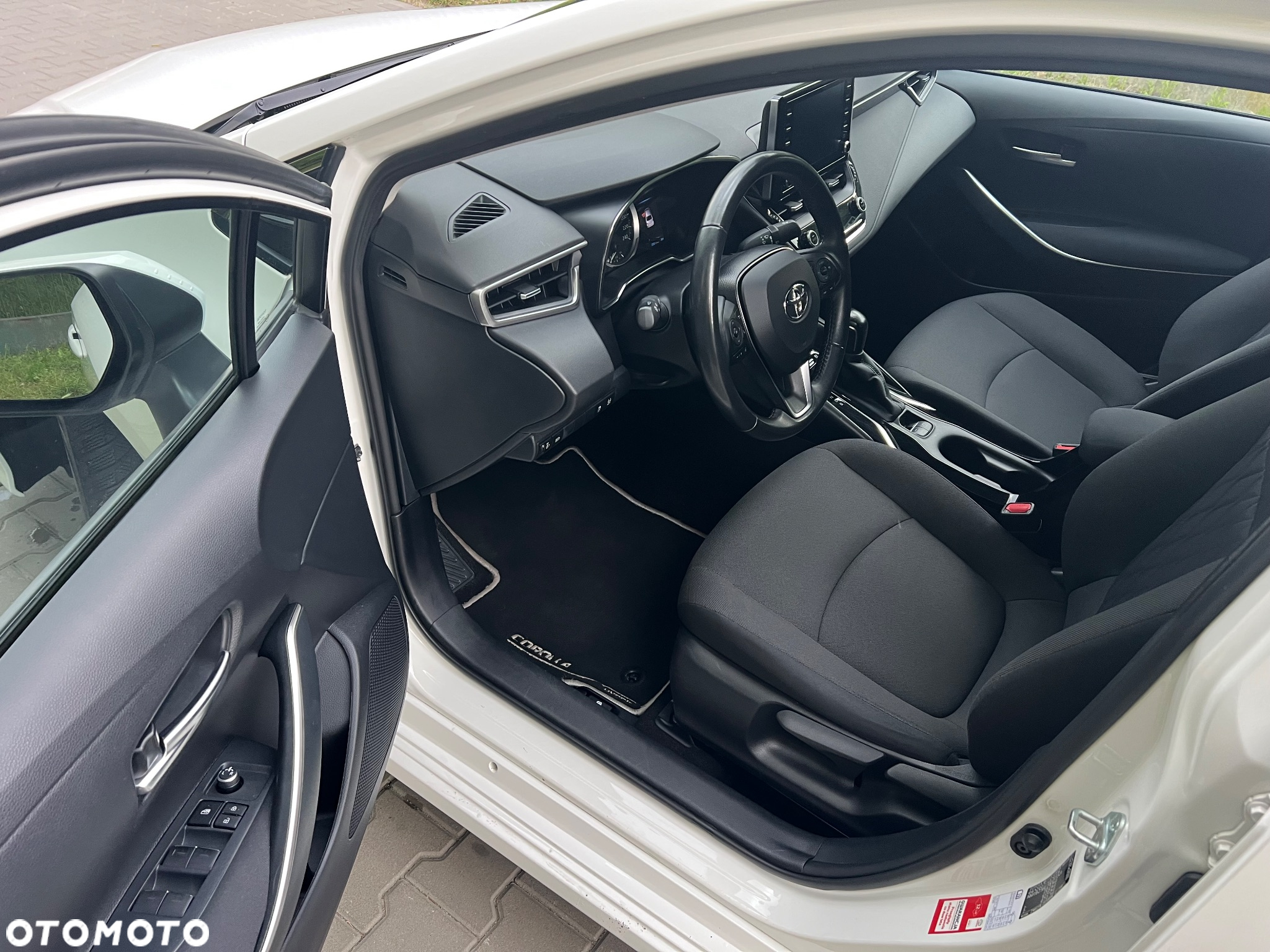 Toyota Corolla 1.8 Hybrid Comfort - 12