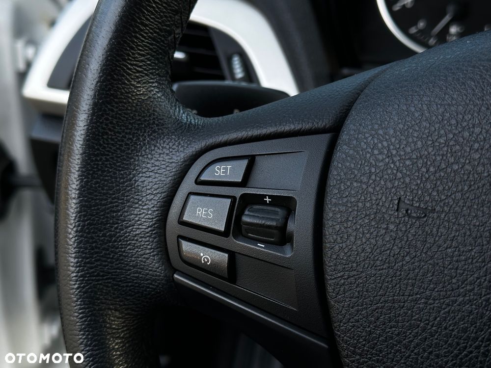 BMW Seria 1 118i - 25