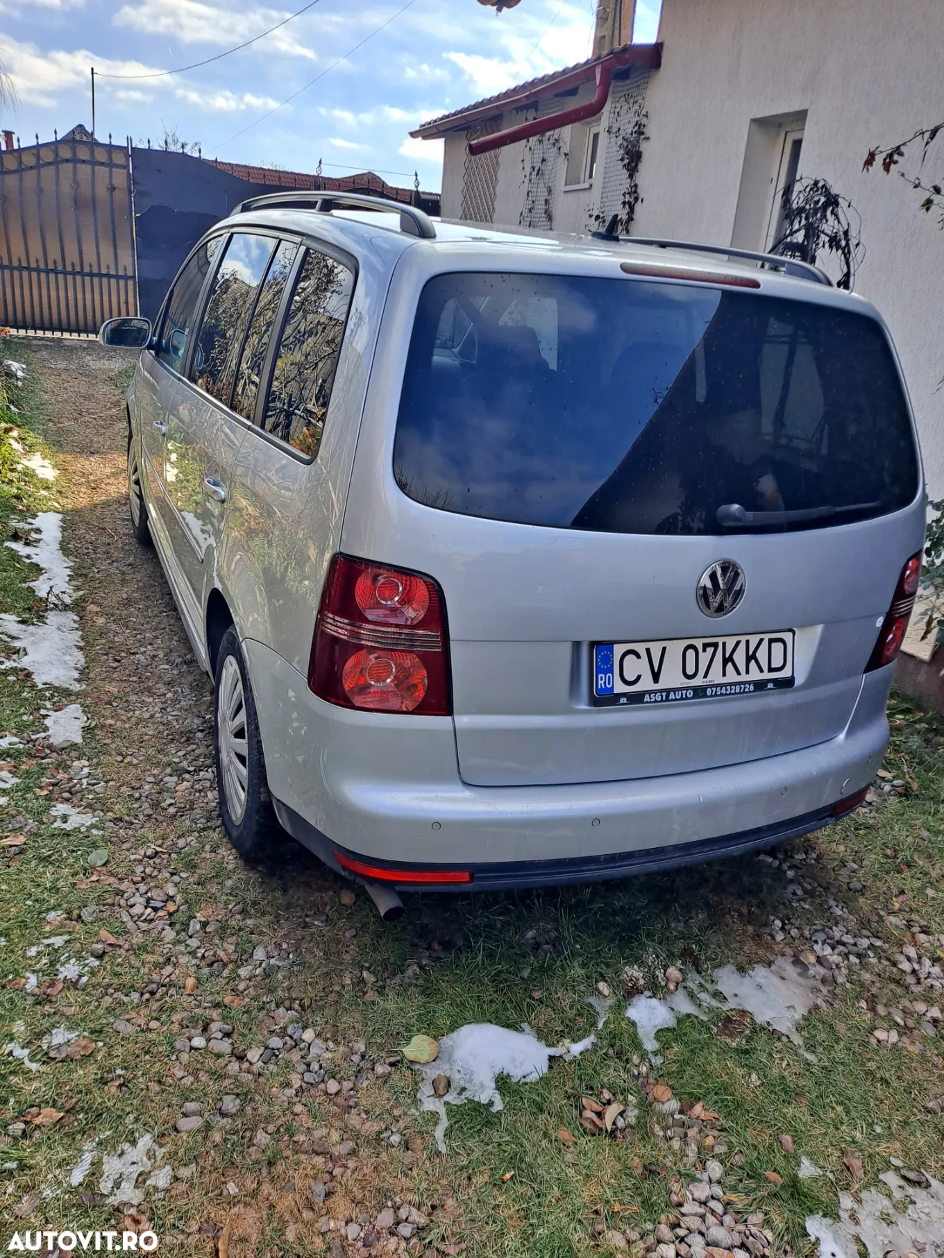 Volkswagen Touran - 4