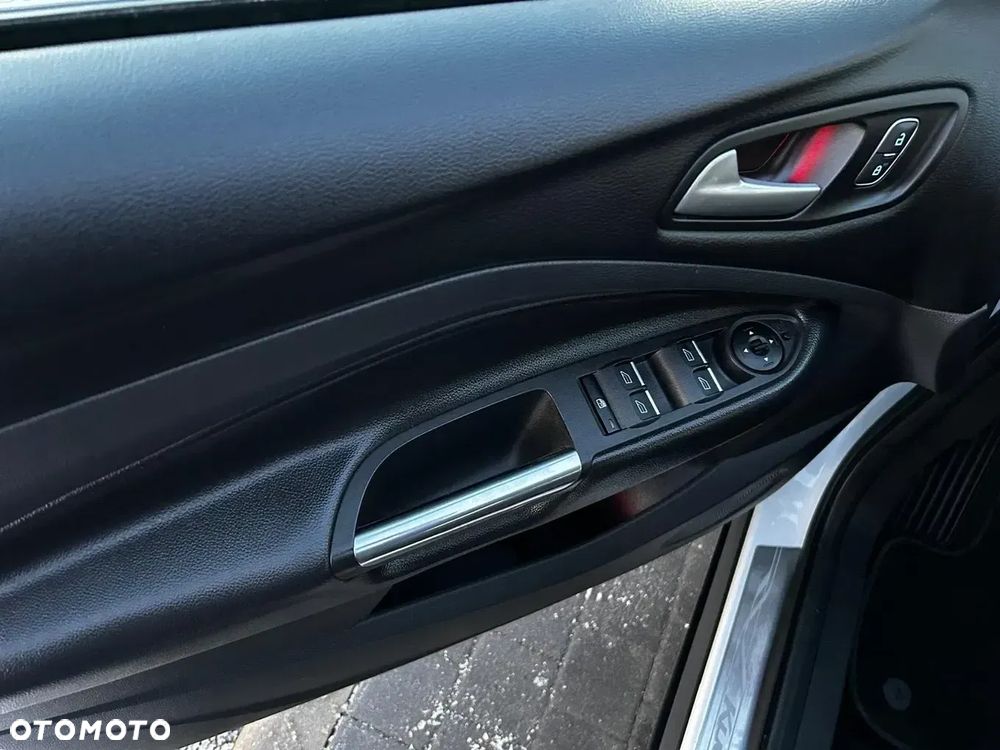 Ford Kuga 2.0 TDCi 4x4 Titanium - 34