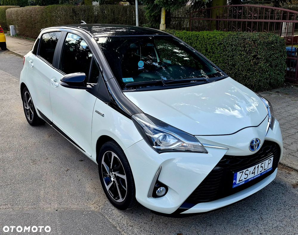 Toyota Yaris Hybrid 100 Selection - 3