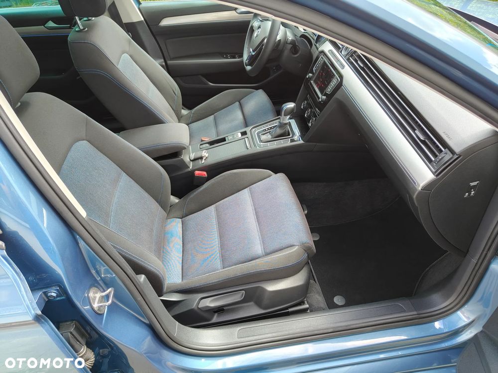 Volkswagen Passat - 34