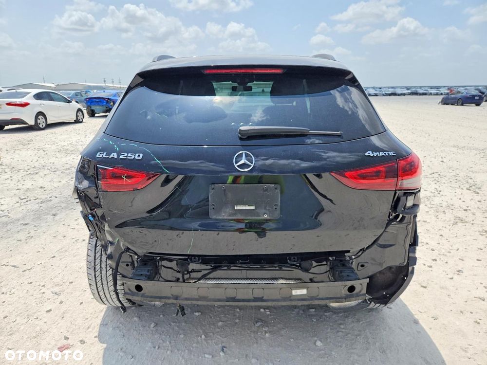 Mercedes-Benz GLA 250 4Matic 8G-DCT AMG Line - 10