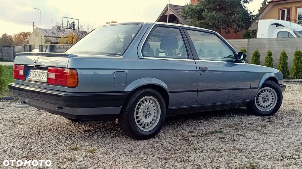 BMW Seria 3 318i - 23