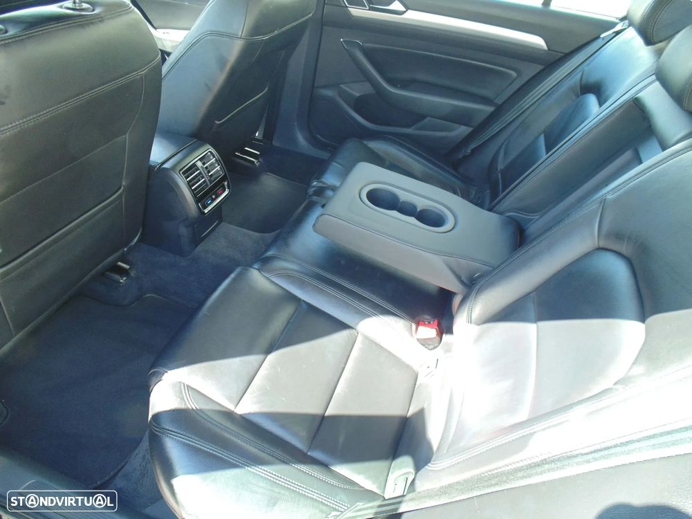 VW Passat 1.6 TDI Highline - 20