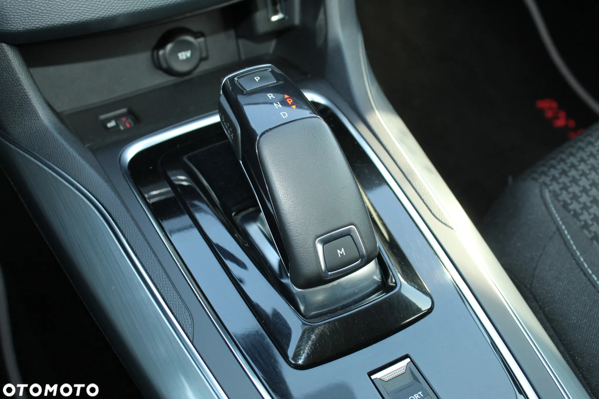 Peugeot 308 1.2 PureTech GPF Allure S&S EAT8 - 17
