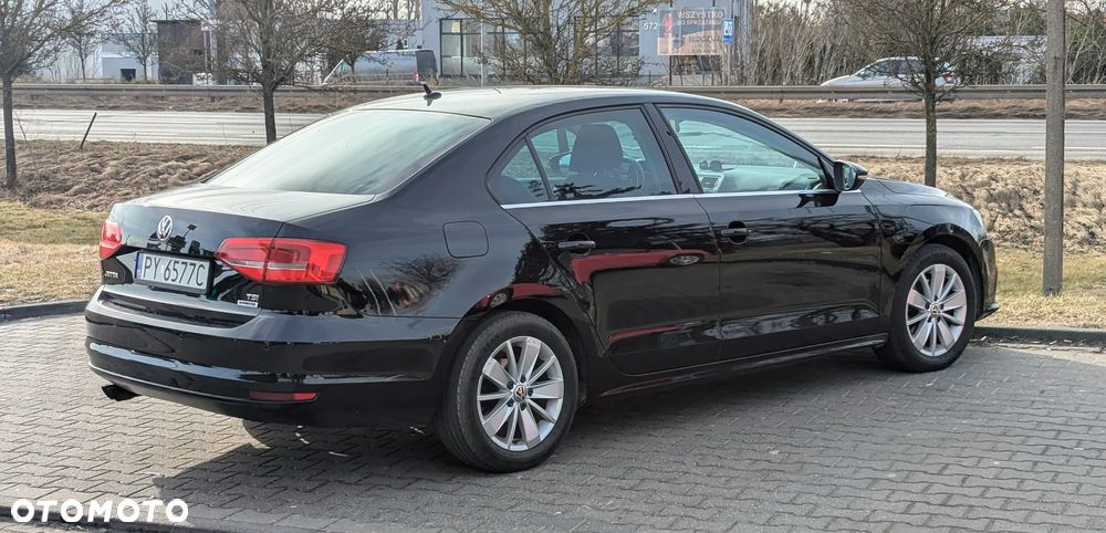 Volkswagen Jetta - 4